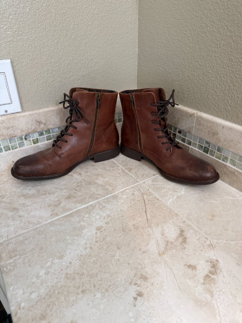 BORN Betsy Lace Up Combat Boots Distressed Brown Size 8.5 - Picture 4 of 13